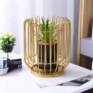 Creative geometric d?cor made of golden iron, suitable for tables and artificial plants placed inside pots, as well as decorations for home or office desks.