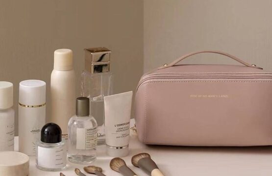 Portable Makeup Leather Pouch - Image 7