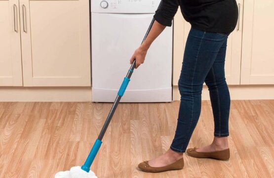 Twist Mop, Treated With Anti-Bac Protection, Extendable to 129 cm, Removes Dust and Dirt with Ease - Image 3