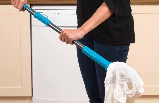 Twist Mop, Treated With Anti-Bac Protection, Extendable to 129 cm, Removes Dust and Dirt with Ease - Image 4