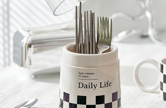 Plastic Cutlery Holder with Lid Storage Rack for Kitchen Organization