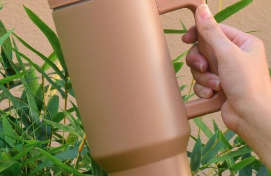 1200ml Flat-Bottom Stainless Steel Drinking Cup with Handle and Strap – Reusable, Insulated Water Bottle thumbler for Outdoor Travel, Car Use, and Camping - Image 6