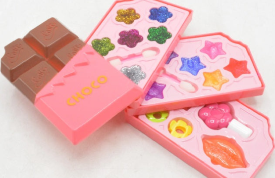 Chocolate Party Girl Make Up Kit For Girls - Image 3