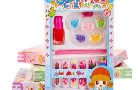 Attractive Artificial Nails with Polish
