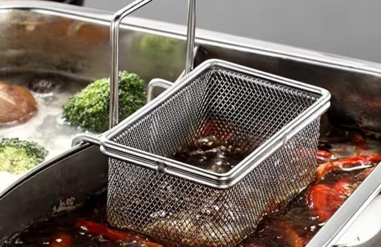 Stainless Steel Hot Pot Colander with Hook Fryer Mesh Skimmer & Food Strainer - Image 3